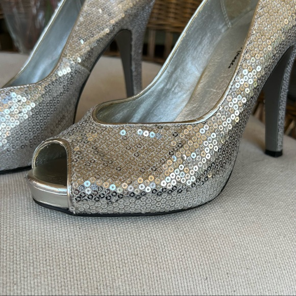 Charlotte Russe Silver Sequin Peep Toe Pumps Heels 7 - Picture 2 of 10
